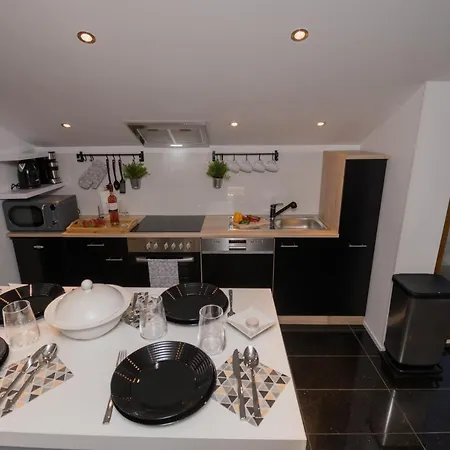 Mate I Niko * Brodarica (Sibenik-Knin)