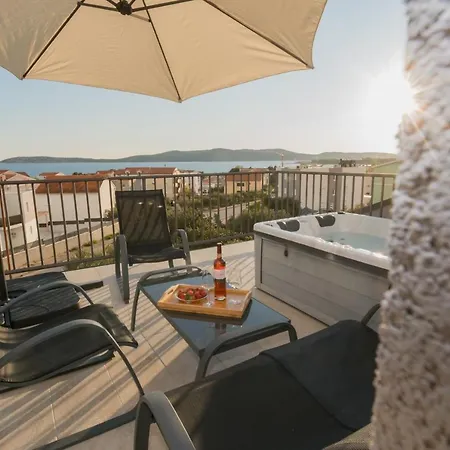 Mate I Niko Brodarica (Sibenik-Knin)