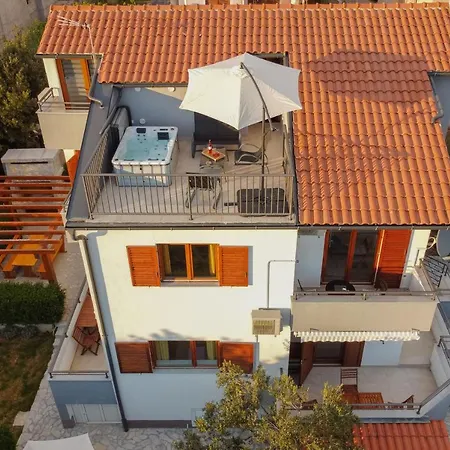 Mate I Niko * Brodarica (Sibenik-Knin)