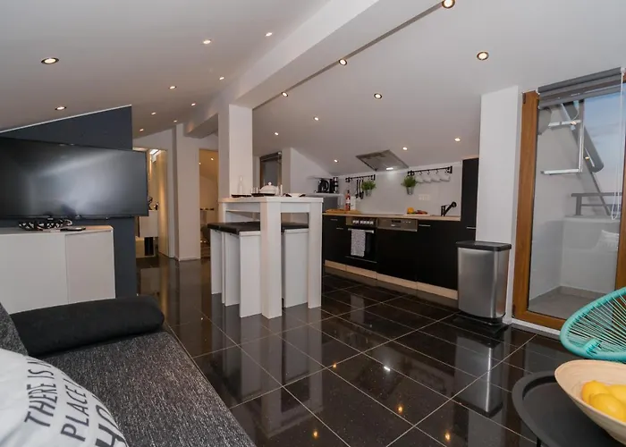 Mate I Niko Apartman Brodarica