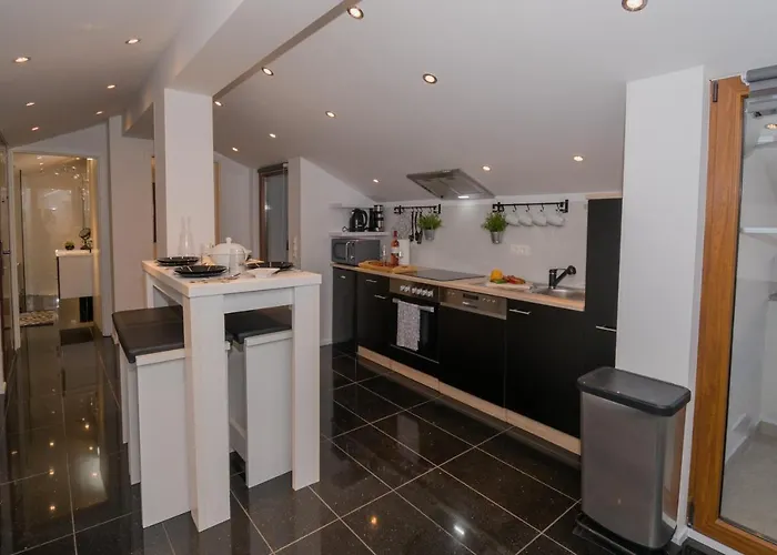 Mate I Niko Apartman Brodarica